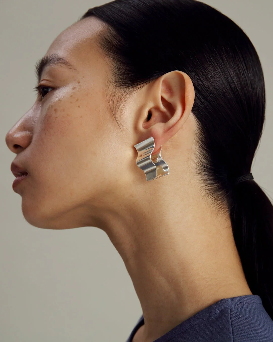 Alluring Earrings bronze - Image 4