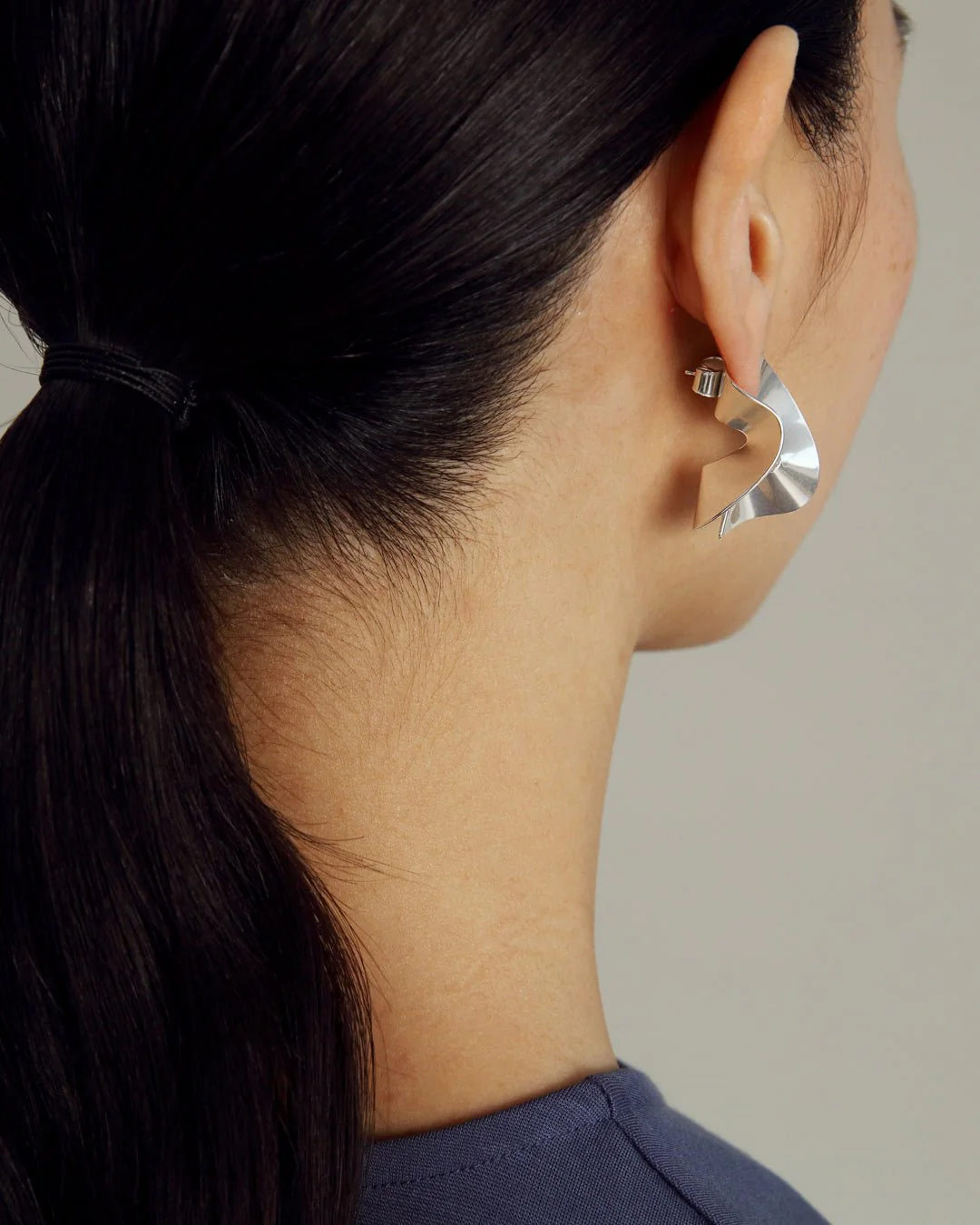 Alluring Earrings round silver - Image 5